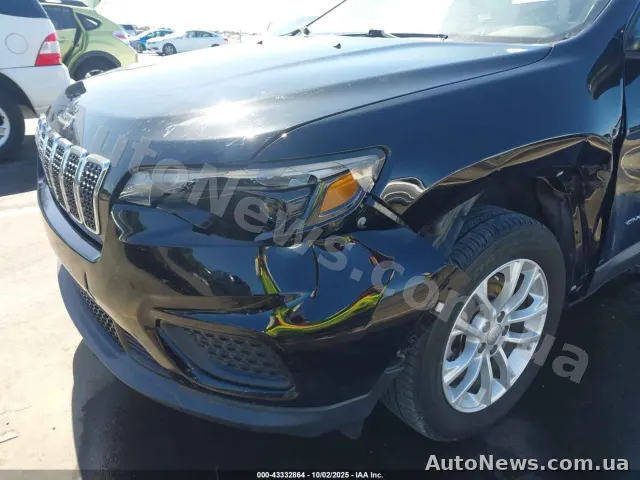 2020 Jeep Cherokee — photo 6 (iaai)