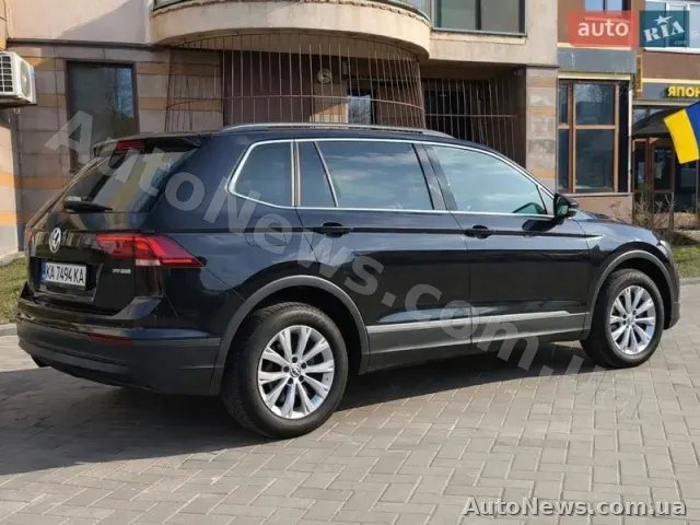 2017 Volkswagen Tiguan, VIN 3VV3B7AX3JM045056, nr rej. КА7494КА — zdjęcie 1 (autoria)