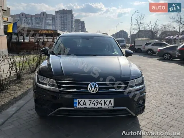 2017 Volkswagen Tiguan, VIN 3VV3B7AX3JM045056, nr rej. КА7494КА — zdjęcie 2 (autoria)