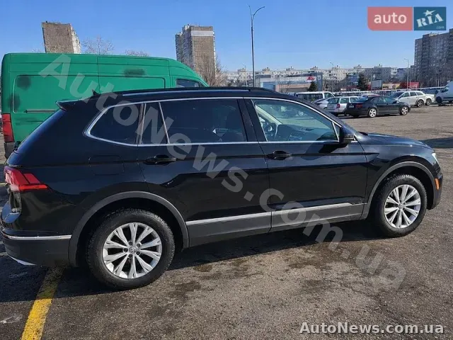 2017 Volkswagen Tiguan, VIN 3VV3B7AX3JM045056, nr rej. КА7494КА — zdjęcie 4 (autoria)