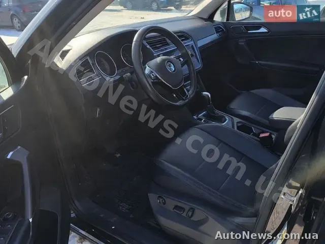 2017 Volkswagen Tiguan, VIN 3VV3B7AX3JM045056, nr rej. КА7494КА — zdjęcie 6 (autoria)