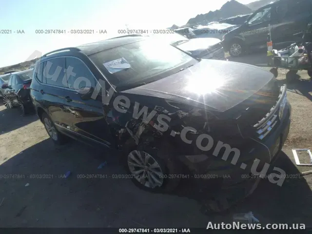 2017 Volkswagen Tiguan, VIN 3VV3B7AX3JM045056, nr rej. КА7494КА — zdjęcie 1 (iaai)