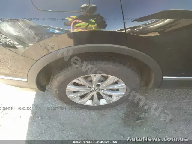 2017 Volkswagen Tiguan, VIN 3VV3B7AX3JM045056, nr rej. КА7494КА — zdjęcie 15 (iaai)
