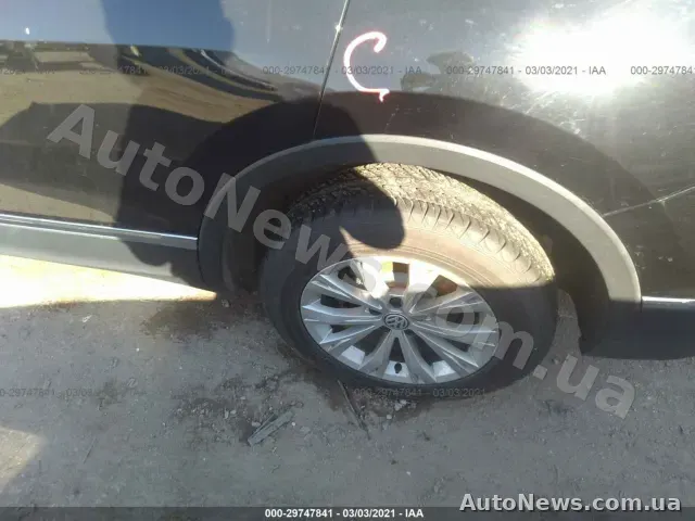 2017 Volkswagen Tiguan, VIN 3VV3B7AX3JM045056, nr rej. КА7494КА — zdjęcie 28 (iaai)