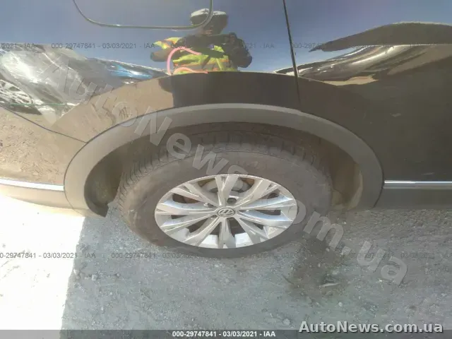 2017 Volkswagen Tiguan, VIN 3VV3B7AX3JM045056, nr rej. КА7494КА — zdjęcie 45 (iaai)