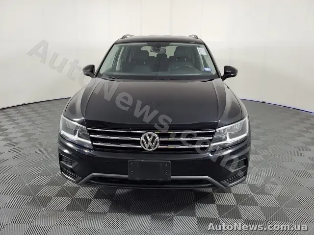 2017 Volkswagen Tiguan, VIN 3VV3B7AX3JM045056, nr rej. КА7494КА — zdjęcie 2 (manheim)