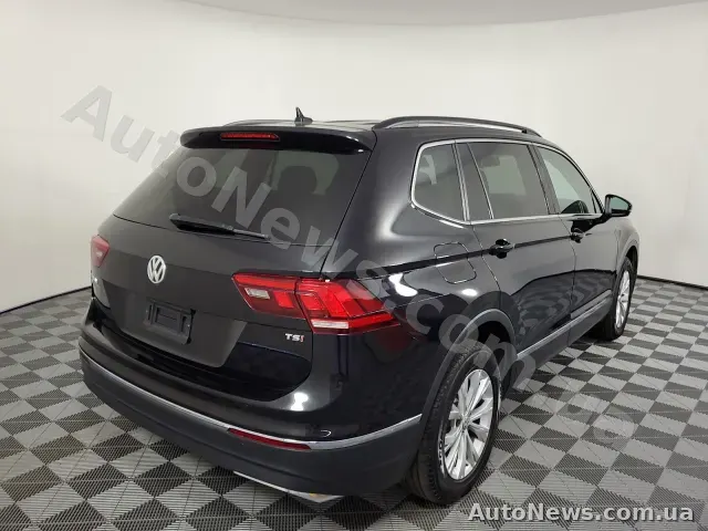2017 Volkswagen Tiguan, VIN 3VV3B7AX3JM045056, nr rej. КА7494КА — zdjęcie 4 (manheim)