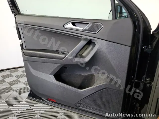 2017 Volkswagen Tiguan, VIN 3VV3B7AX3JM045056, nr rej. КА7494КА — zdjęcie 9 (manheim)