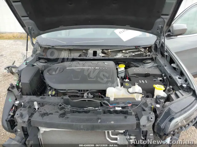 2021 Jeep Cherokee — photo 10 (iaai)