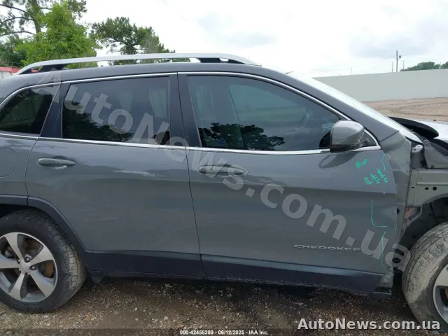 2021 Jeep Cherokee — photo 14 (iaai)