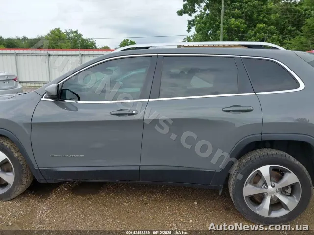 2021 Jeep Cherokee — photo 15 (iaai)