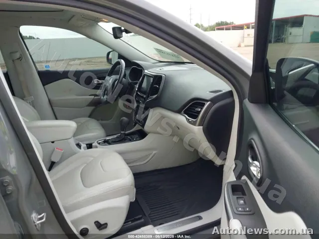 2021 Jeep Cherokee — photo 5 (iaai)