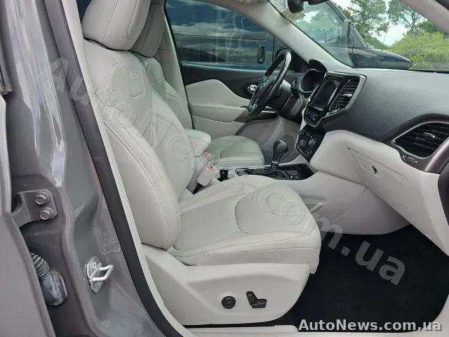 2021 Jeep Cherokee — photo 8 (manheim)