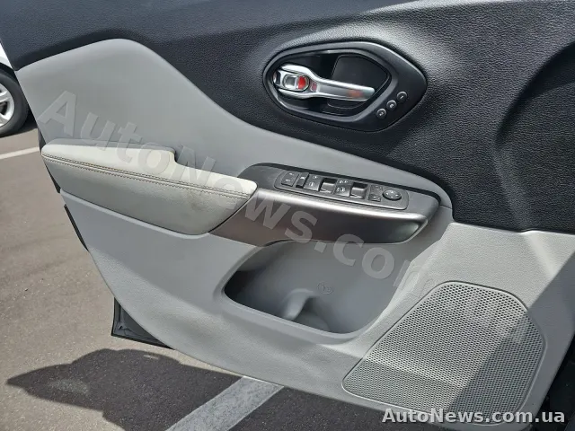 2021 Jeep Cherokee — photo 9 (manheim)