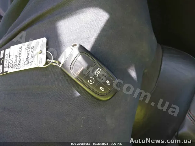 2017 Jeep Cherokee, VIN 1C4PJMBB8HW618452, nr rej. КІ5775АЕ — zdjęcie 11 (iaai)