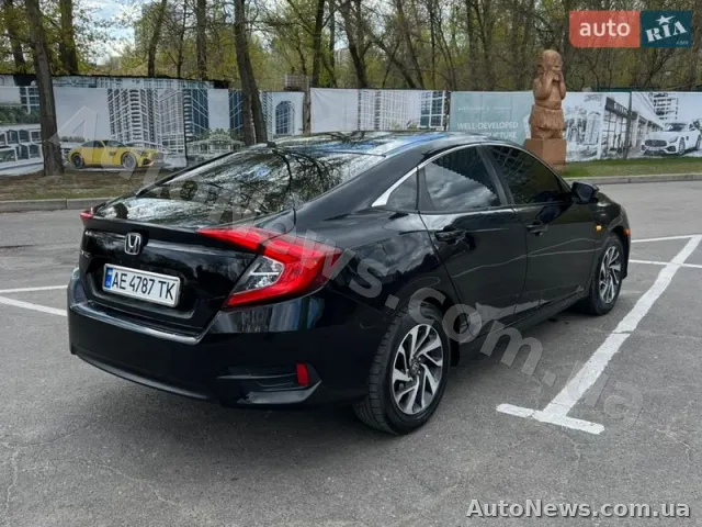2016 Honda Civic — фото 4 (autoria)