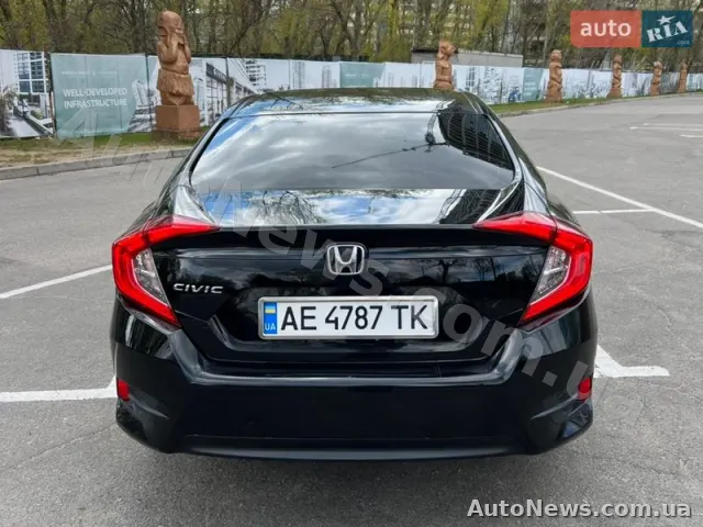 2016 Honda Civic — фото 6 (autoria)