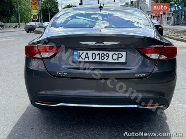 2015 Chrysler 200 — photo 10 (autoria)