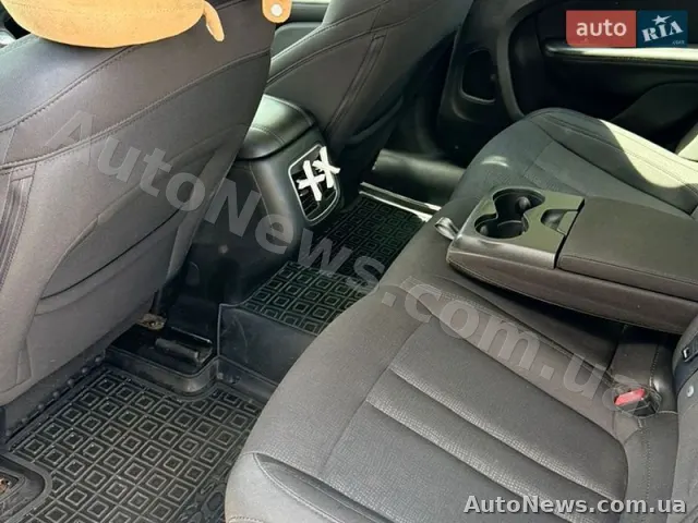 2015 Chrysler 200 — photo 11 (autoria)