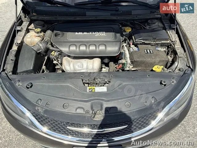 2015 Chrysler 200 — photo 15 (autoria)