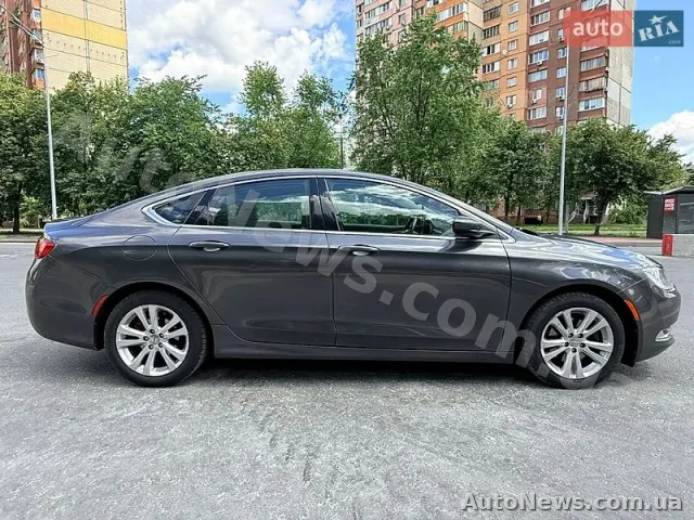 2015 Chrysler 200 — photo 7 (autoria)