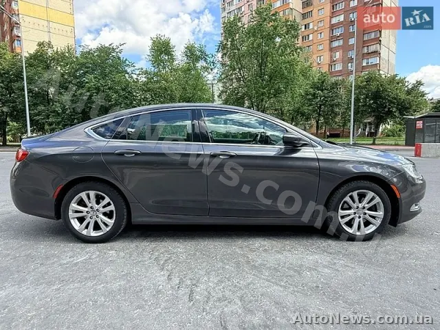 2015 Chrysler 200 — photo 8 (autoria)