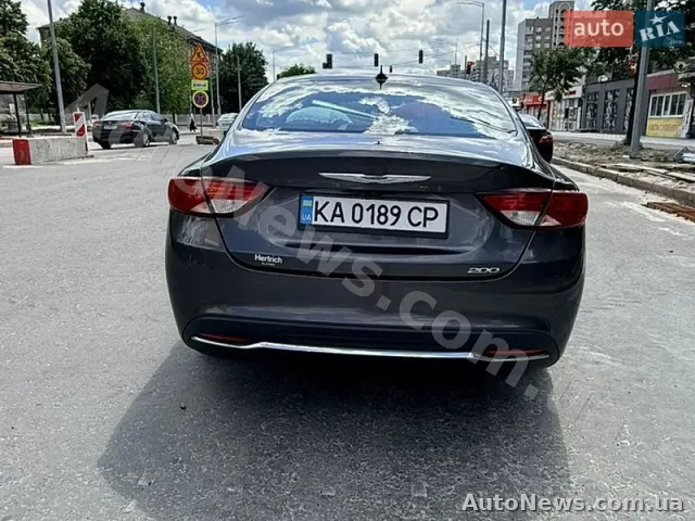 2015 Chrysler 200 — photo 9 (autoria)