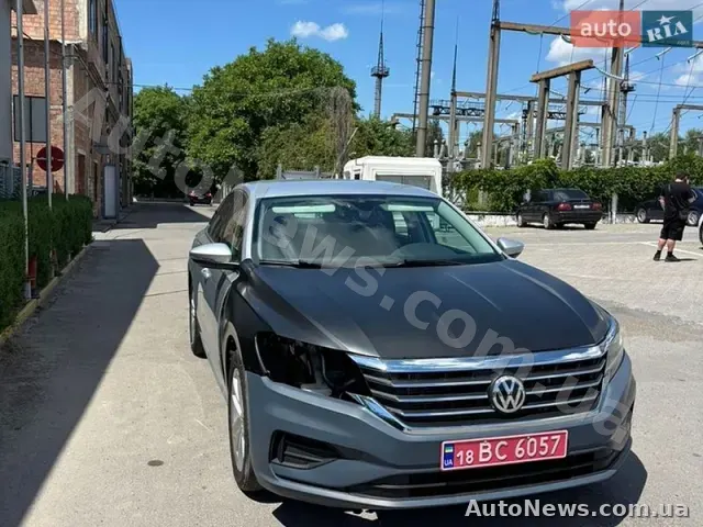 2020 Volkswagen Passat, VIN 1VWSA7A3XLC023826 — фото 2 (autoria)