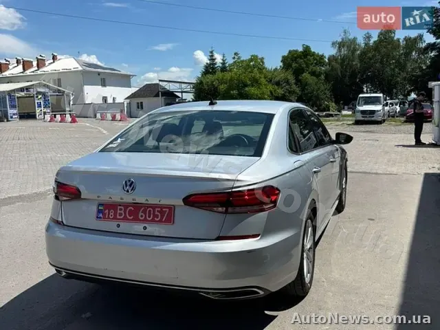 2020 Volkswagen Passat, VIN 1VWSA7A3XLC023826 — фото 3 (autoria)