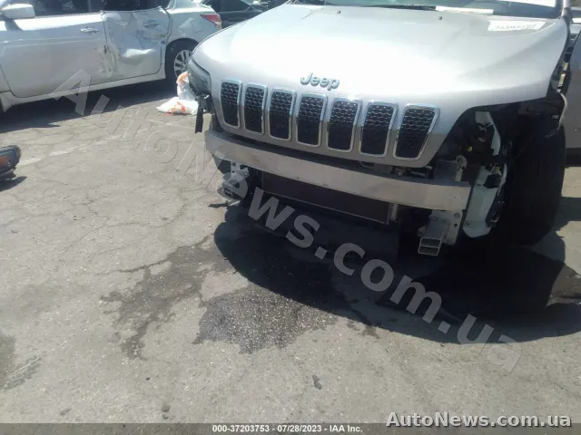 2020 Jeep Cherokee — photo 6 (iaai)