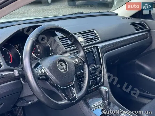 2016 Volkswagen Passat, VIN 1VWBT7A33GC013333 — фото 11 (autoria)