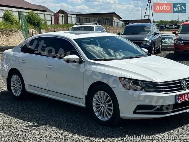 2016 Volkswagen Passat, VIN 1VWBT7A33GC013333 — фото 2 (autoria)
