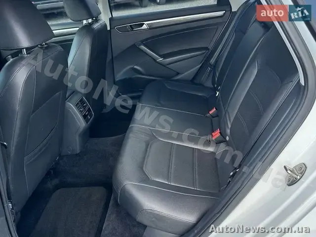 2016 Volkswagen Passat, VIN 1VWBT7A33GC013333 — фото 21 (autoria)