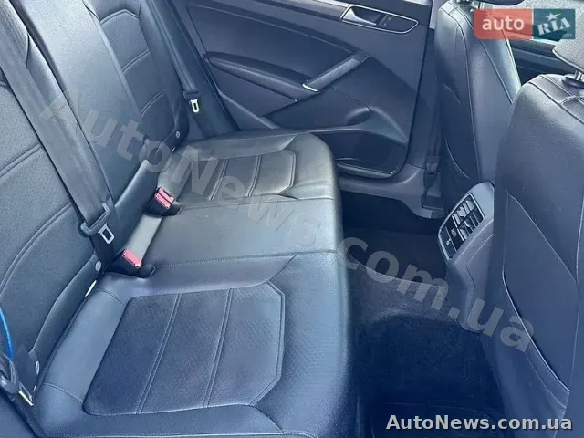 2016 Volkswagen Passat, VIN 1VWBT7A33GC013333 — фото 23 (autoria)