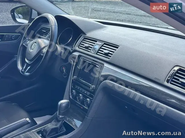 2016 Volkswagen Passat, VIN 1VWBT7A33GC013333 — фото 26 (autoria)