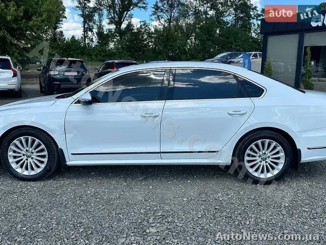 2016 Volkswagen Passat, VIN 1VWBT7A33GC013333 — фото 3 (autoria)