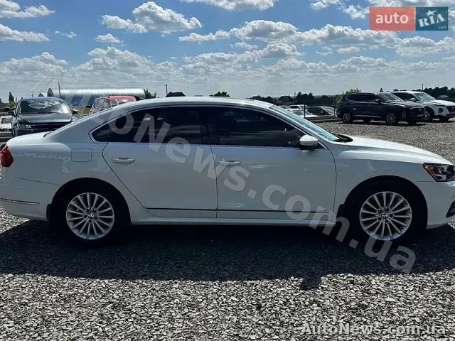 2016 Volkswagen Passat, VIN 1VWBT7A33GC013333 — фото 4 (autoria)