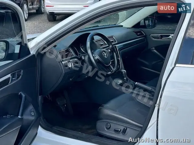 2016 Volkswagen Passat, VIN 1VWBT7A33GC013333 — фото 9 (autoria)