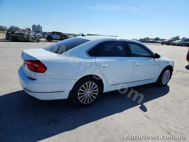 2016 Volkswagen Passat, VIN 1VWBT7A33GC013333 — фото 3 (copart)