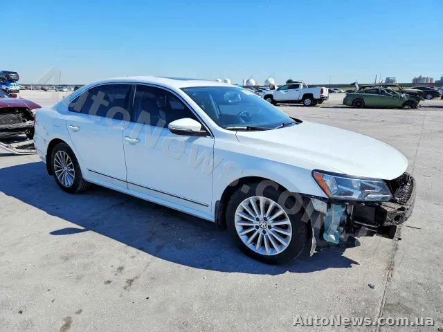 2016 Volkswagen Passat, VIN 1VWBT7A33GC013333 — фото 4 (copart)