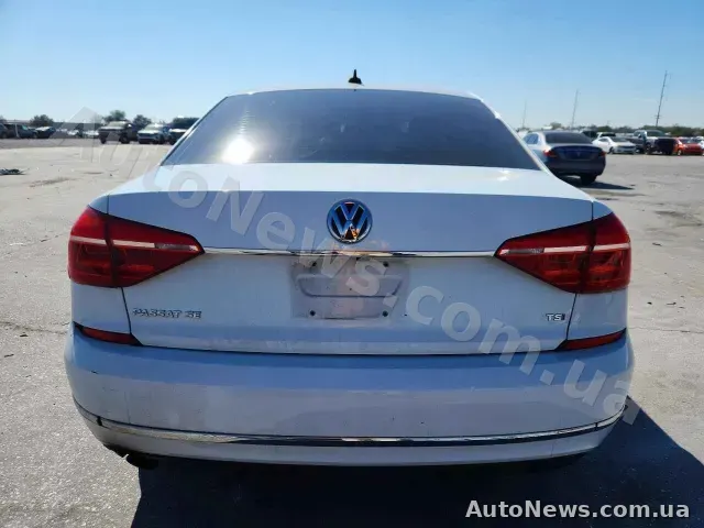 2016 Volkswagen Passat, VIN 1VWBT7A33GC013333 — фото 6 (copart)