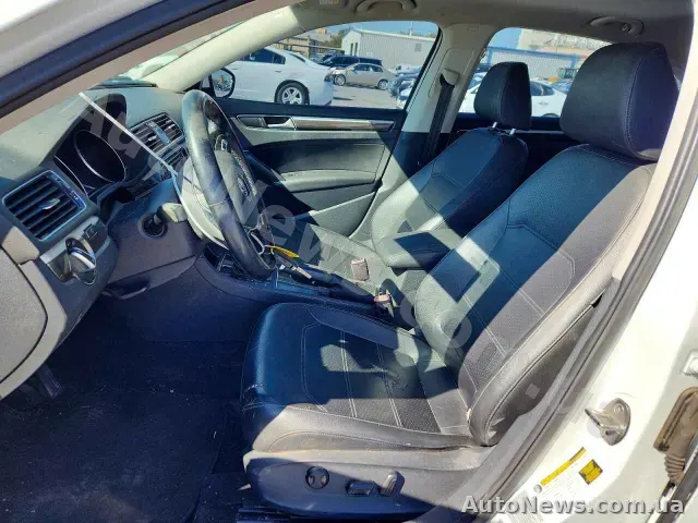 2016 Volkswagen Passat, VIN 1VWBT7A33GC013333 — фото 7 (copart)