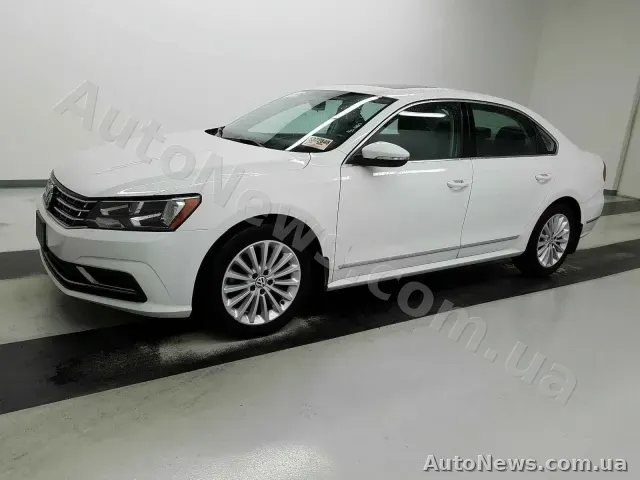 2016 Volkswagen Passat, VIN 1VWBT7A33GC013333 — фото 1 (manheim)