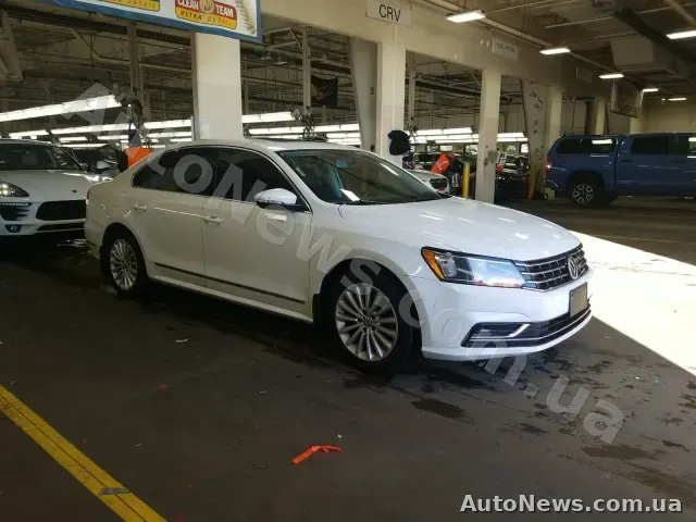 2016 Volkswagen Passat, VIN 1VWBT7A33GC013333 — фото 29 (manheim)
