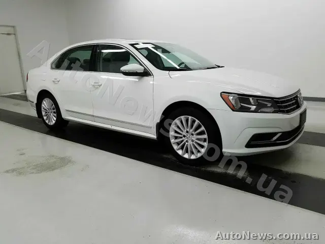 2016 Volkswagen Passat, VIN 1VWBT7A33GC013333 — фото 3 (manheim)