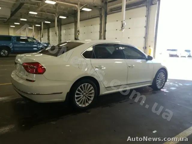 2016 Volkswagen Passat, VIN 1VWBT7A33GC013333 — фото 30 (manheim)