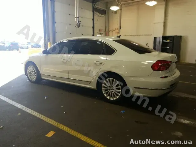 2016 Volkswagen Passat, VIN 1VWBT7A33GC013333 — фото 32 (manheim)