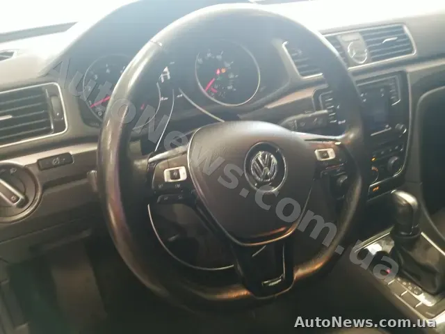 2016 Volkswagen Passat, VIN 1VWBT7A33GC013333 — фото 36 (manheim)