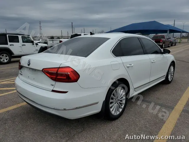 2016 Volkswagen Passat, VIN 1VWBT7A33GC013333 — фото 62 (manheim)