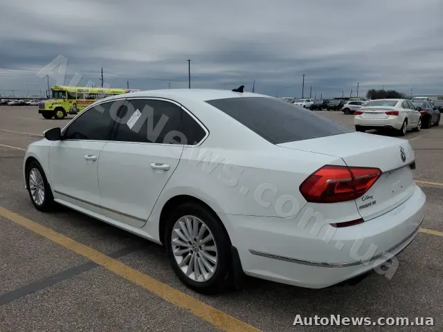 2016 Volkswagen Passat, VIN 1VWBT7A33GC013333 — фото 64 (manheim)